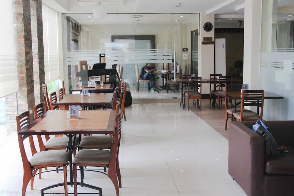 O Hotel Bacolod Exterior photo