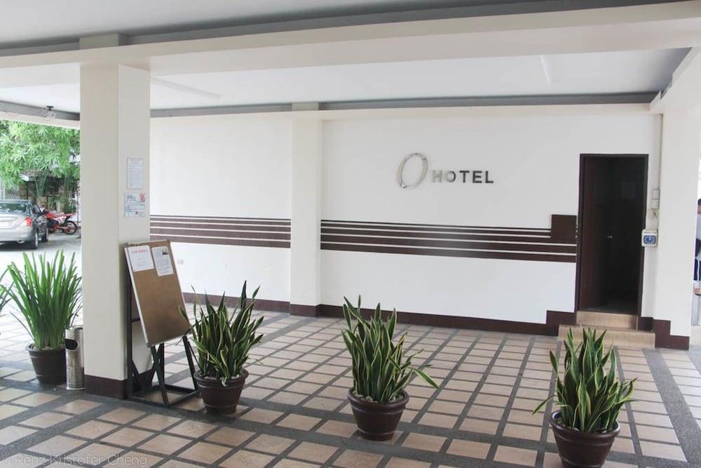 O Hotel Bacolod Exterior photo