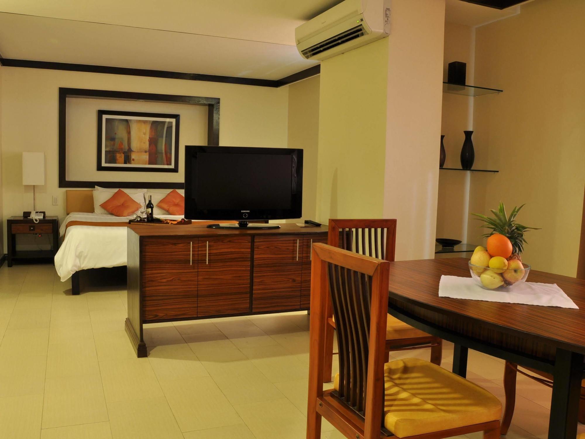 O Hotel Bacolod Exterior photo